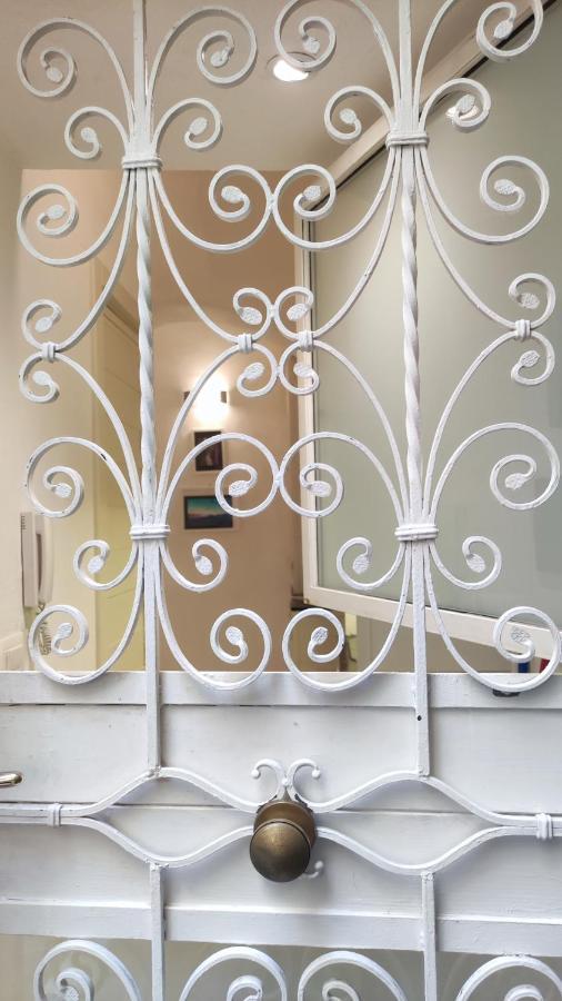 Piccola Maison Nel Centro Di Napoli Bagian luar foto
