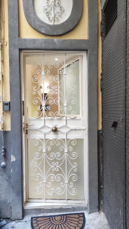 Piccola Maison Nel Centro Di Napoli Bagian luar foto